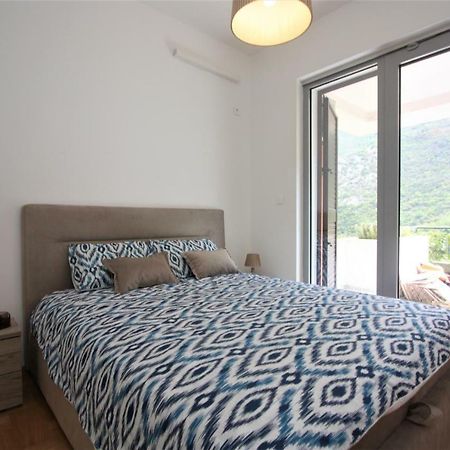 Luxury 1 Bedroom Apartment With Cozy Garden D2-2 In Morinj Kotor Eksteriør billede
