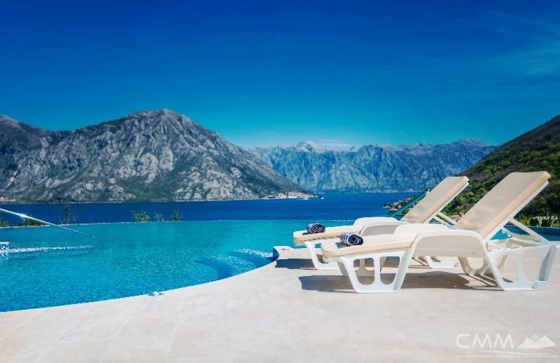 Luxury 1 Bedroom Apartment With Cozy Garden D2-2 In Morinj Kotor Eksteriør billede