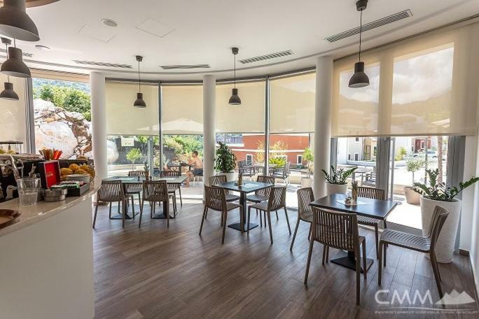 Luxury 1 Bedroom Apartment With Cozy Garden D2-2 In Morinj Kotor Eksteriør billede