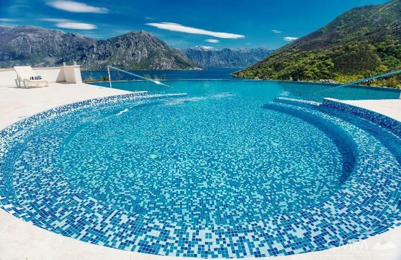 Luxury 1 Bedroom Apartment With Cozy Garden D2-2 In Morinj Kotor Eksteriør billede