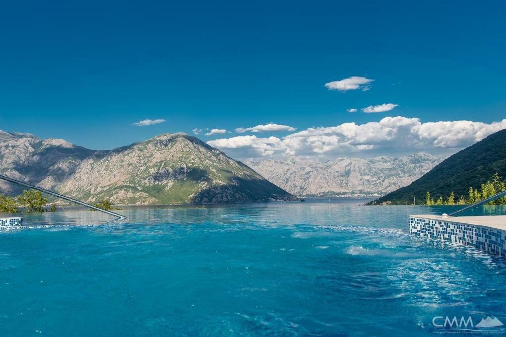 Luxury 1 Bedroom Apartment With Cozy Garden D2-2 In Morinj Kotor Eksteriør billede
